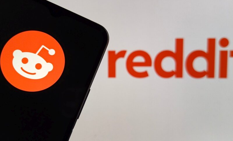 Reddit to crack down on AI bots while protecting user anonymity